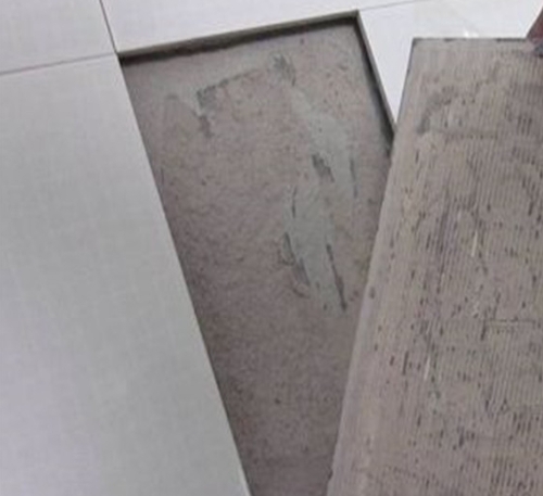 鞍山市瓷砖空鼓维修公司分享瓷砖铺贴时如果打浆（即涂抹在瓷砖背面和基层上的砂浆或瓷砖胶）过少，会带来以下问题